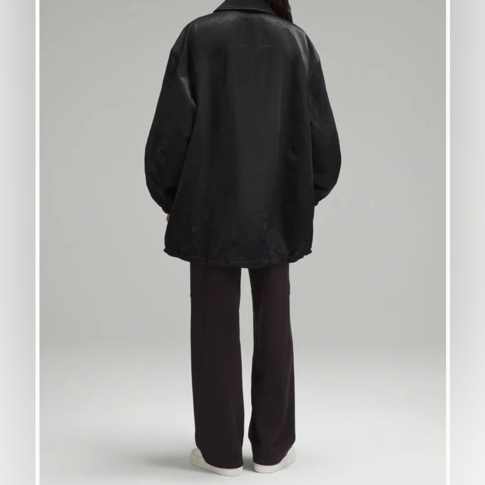 Lululemon Lightweight Oversized-Fit Coaches Jacket in Black - Picture 2 of 6